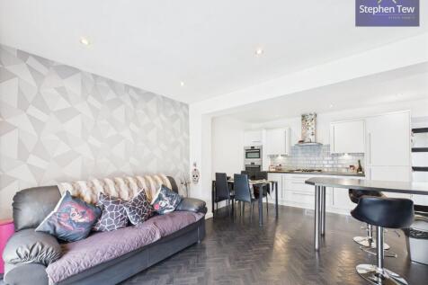 Kitchen/ Living Area