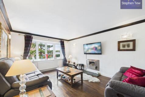 Through Lounge / Dining Area