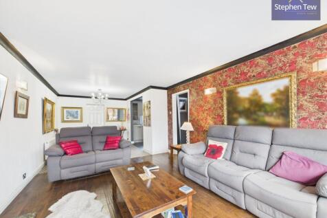 Through Lounge / Dining Area