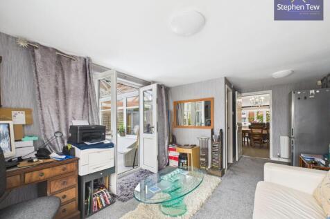 Bedroom 4 / Living Room