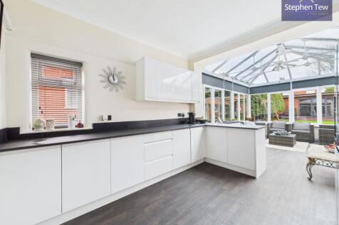 Conservatory &amp; Entertaining Area