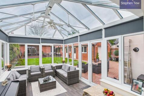 Conservatory &amp; Entertaining Area