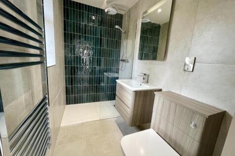 4. ensuite.jpg