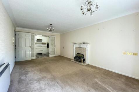 Lounge to kitchen.jpg