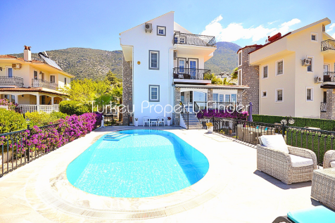 Detached villa