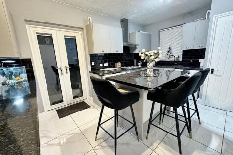 Kitchen/ Breakfast Room