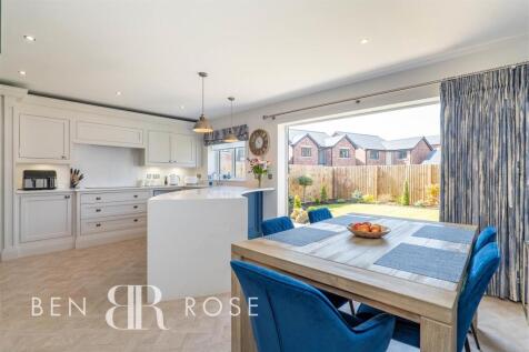 Kitchen/Diner/Snug