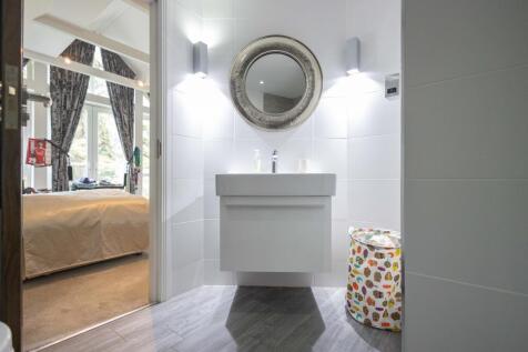 2nd En-suite