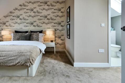 Main bedroom with ensuite shower