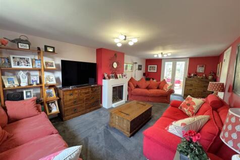 Living Room leading into the conservatory.jpeg
