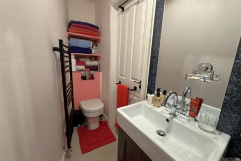 En-suite to Master Bedroom 2.jpeg