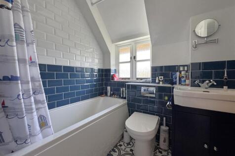Main Bathroom.jpeg