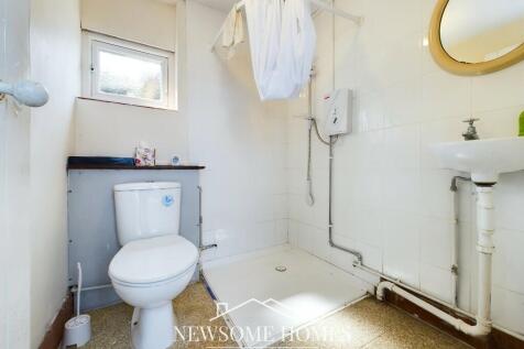 DS Shower Room