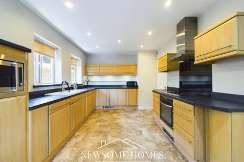 Kitchen/ Dining Room