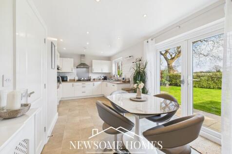 Kitchen/ Dining Room