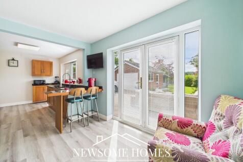 Kitchen/ Dining Room