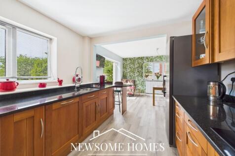 Kitchen/ Dining Room