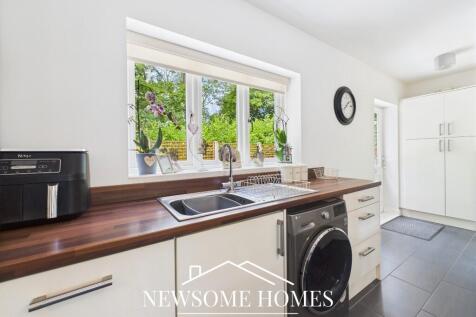 Kitchen/ Dining Room