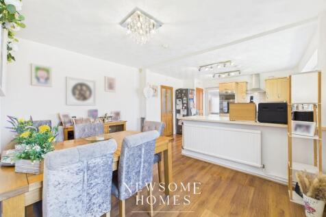 Kitchen/ Dining Room