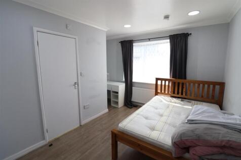 Double Bedroom 6
