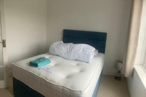 Bed 2.jpg