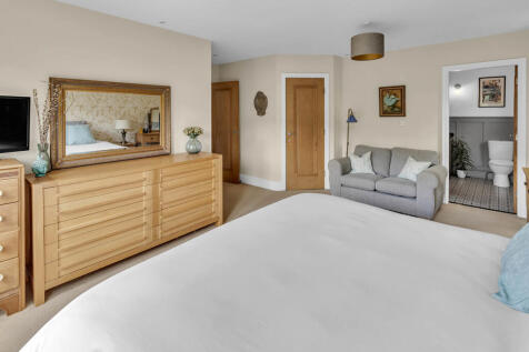 Master Bedroom (2...