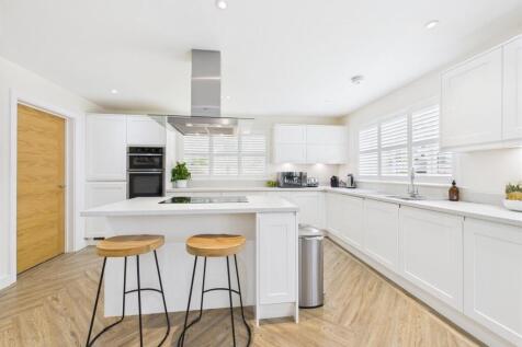 Stylish Fitted Kitchen