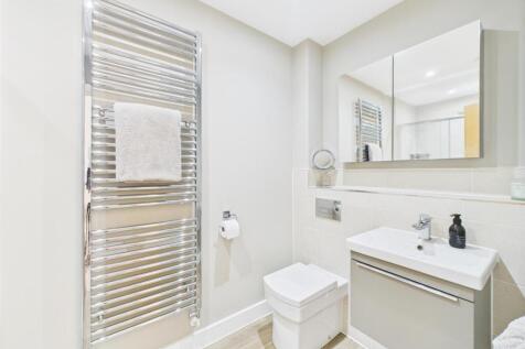 Stylish En-Suite Shower Room