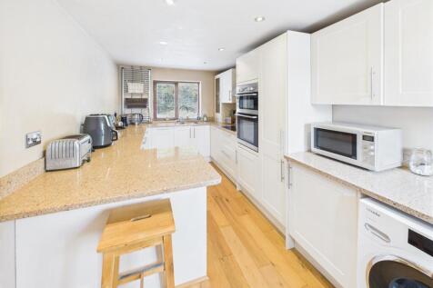 Quality Fitted Breakfast Kitchen