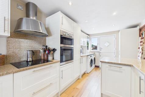 Quality Fitted Breakfast Kitchen