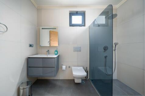 Bed 1 Ensuite