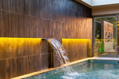 Pool fountain