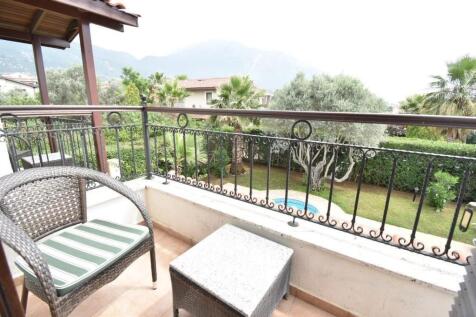 Balcony off bedroom