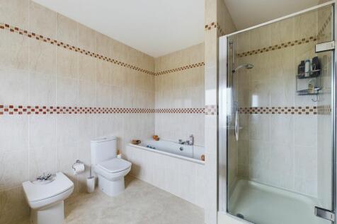 En Suite (Bedroom 1)