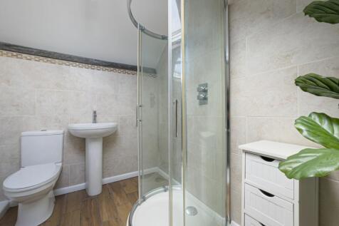Attic En-Suite