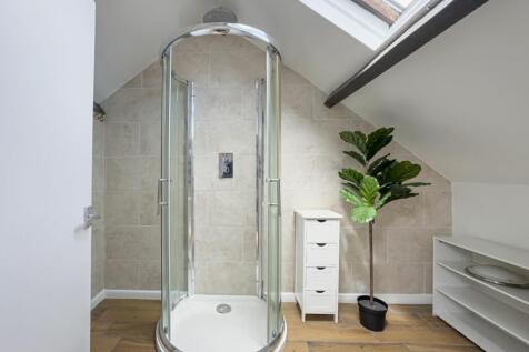 Attic En-Suite