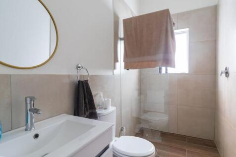 FLATLET BATHROOM