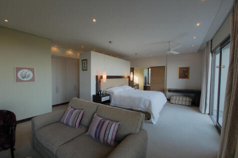 Ground Floor Main Bedroom