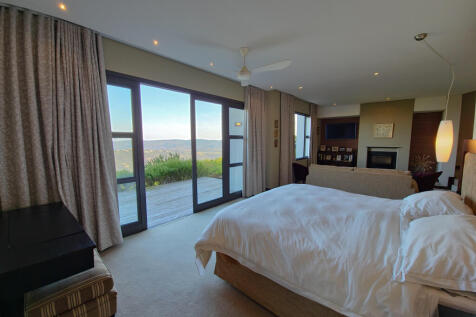 Ground Floor Main Bedroom