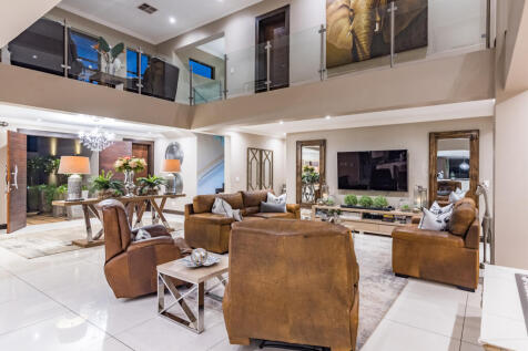 Double volume lounge