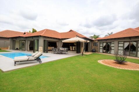 Expansive Manicured Garden