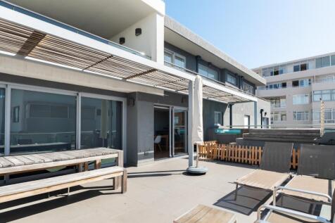 Entertainment onto terrace