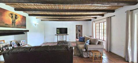 2nd Lounge / TV Room