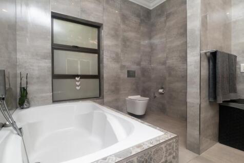 Master Bedroom En-Suite