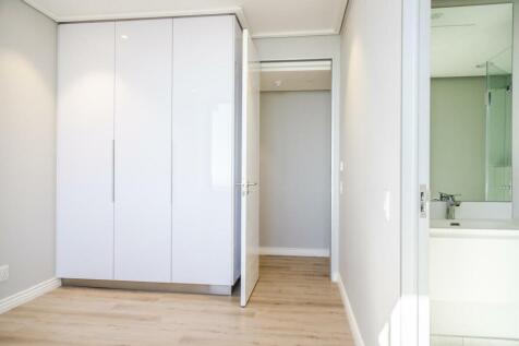 Bedroom 2  with en-suite bathroom