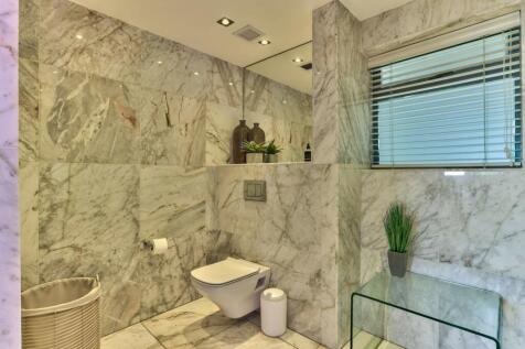 Full en-suite bathroom to main bedroom