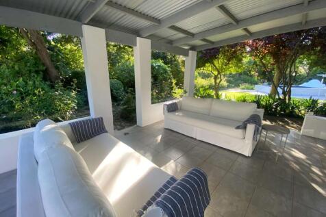 Tranquil Patio in white