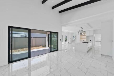 Light and spacious living area opening up onto the braai and pool area