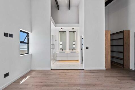 Main bedroom, bathroom and built in shelving