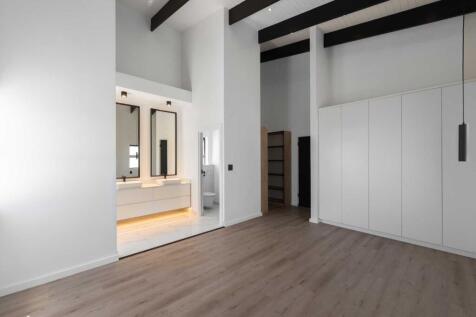 Main bedroom with built in cupboards and shelving